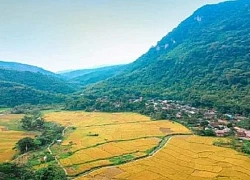 Về bản Hang hít thở không khí trong lành, thưởng thức điệu Khặp của cô gái Thái