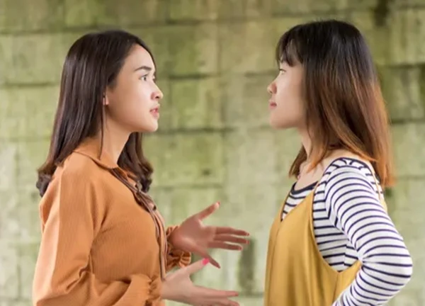 Vợ cũ của chồng tuần nào cũng đến chơi, can thiệp chuyện nhà