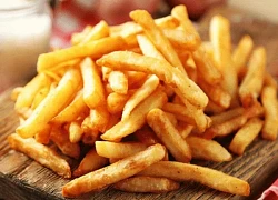 Chiên khoai tây nhiều năm giờ mới biết, khoai cắt xong đừng dại cho vào chảo ngay, thêm bước này mới giòn lâu không ỉu