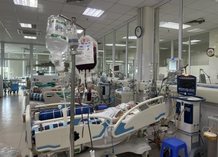 Bé gái 5 tuổi ở Bình Phước mắc sốt xuất huyết nguy kịch thoát chết sau 10 ngày điều trị