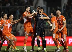 'Chai nước' giúp Bùi Tiến Dũng cản 11 m của Công Phượng