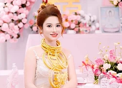 Cô dâu Tiền Giang đeo vàng kín cổ trong ngày cưới, màn trao quà kéo dài 30 phút