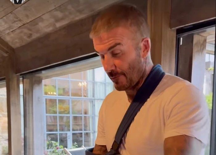 Giữa lúc David Beckham nhập viện mổ tay, con cả bất hiếu có hành động khiến netizen chán nản