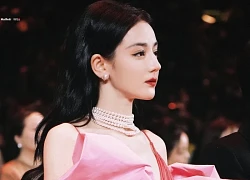 Làn sóng vùi dập Địch Lệ Nhiệt Ba bất ngờ dâng cao: Diễn kém nhất quả đất lại được vinh danh, netizen chê lố lăng vô cùng