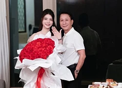Nhan sắc cô gái được HLV trưởng CLB Quảng Nam quỳ gối cầu hôn