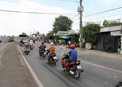 Ô tô tông loạt xe máy ở Hậu Giang, 2 người thương vong