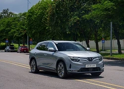 Người dùng VinFast thích 'mua đứt' xe kèm pin vì chính sách giá cực tốt