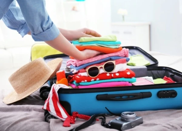12 món nên có và 5 món nên bỏ khi đóng vali, checklist giúp phụ nữ hiện đại đi chơi gọn nhẹ, thoải mái hơn