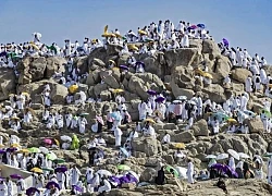 Các tín đồ Hồi giáo tham gia nghi lễ chính trong lễ hành hương Hajj ở Saudi Arabia