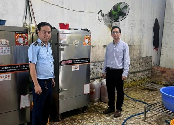 Lô gà ủ muối hơn 1,2 tấn không rõ nguồn gốc chuẩn bị tuồn ra thị trường