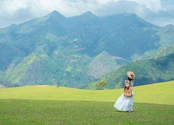 Địa điểm 'trốn nóng' xanh mướt, ngắm mây vờn thung lũng, cách Hà Nội 250km