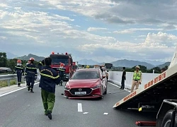 Giải cứu 3 người mắc kẹt trong ô tô sau tai nạn trên cao tốc Nha Trang - Cam Lâm