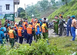 Huy động hơn 100 người tìm kiếm hai vợ chồng mất tích khi bơi qua sông