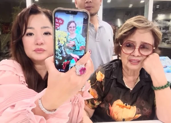 Mẹ Bằng Kiều về nước được một nữ tỷ phú tặng váy 80 triệu: "6 triệu cũng không mua"