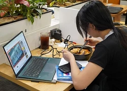 Ngại 'cắm rễ' cà phê, công dân laptop thuê chỗ vừa nằm vừa làm việc