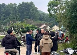 Người đàn ông cầm dao truy sát mẹ con hàng xóm rồi tự vẫn
