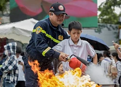 Người dân TP.HCM trải nghiệm làm lính cứu hỏa