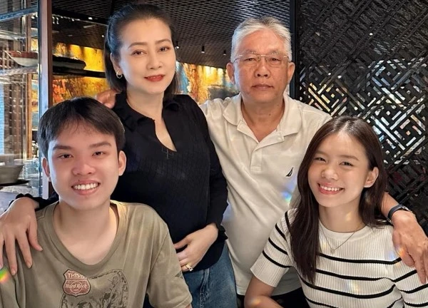 NSƯT Tuyết Thu: Tôi sống thảnh thơi nhờ được chồng quán xuyến mọi thứ