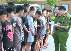 Tạm giữ hình sự 38 đối tượng mang dao, kiếm gặp ai là đán.h
