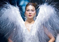 Thanh Hằng lại suýt ngã trên sân khấu?