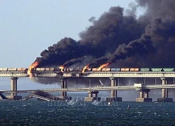 Ukraine gài hơn 1 tấn thuốc nổ phá hoại Cầu Crimea sau cuộc tấn công loạt căn cứ Nga