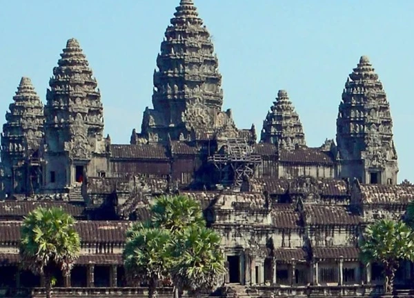 Về Angkor Vat, chạm tay vào ngàn năm huyền thoại