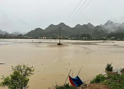 2 người chết, mất tích vì sét đánh, lũ cuốn