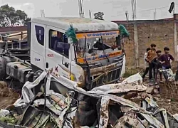 9 người trong một gia đình đi ăn cưới bị xe chở xi măng đè trúng và tử vong