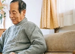 Bố chồng ở bẩn khủng khiếp nhưng không để ai dọn hộ, phải cho đến khi bị chuột bò ra từ bãi rác trong phòng mình cắn thì ông mới thay đổi