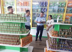 Cảnh sát phát hiện điểm đáng ngờ của công ty làm yến chưng, tạm giữ 23.000 hộp