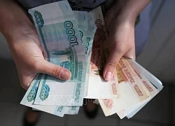 Câu chuyện lạ kỳ của đồng ruble Nga