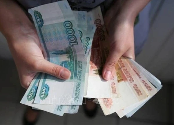 Câu chuyện lạ kỳ của đồng ruble Nga
