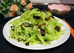 Cây này tưởng chỉ ăn lá, ai ngờ thân cũng là báu vật, đem nấu kiểu này được món giàu canxi lại thanh mát, hợp ngày hè