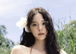 "Công chúa gen Z showbiz" chơi lớn, diện bikini khoe lưng trần, nóng bỏng hơn cả mùa hè