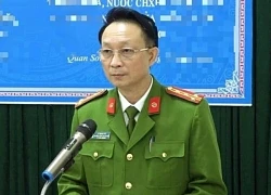 Cựu trưởng công an huyện nhận hối lộ bộ bàn ghế để tiếp tay cho 'cát tặc'