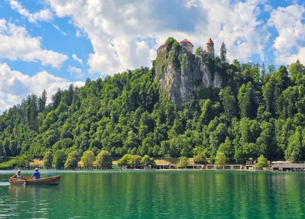 Cảnh sắc mùa Hè tại hồ Bled, Slovenia