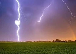 Đang ngồi trong nhà, nam thanh niên 18 tuổi bị sét đánh tử vong