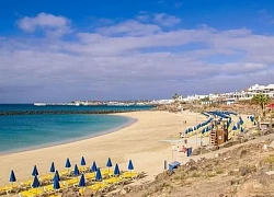 Hoảng loạn khi bãi biển tuyệt đẹp ở Lanzarote đột nhiên đóng cửa