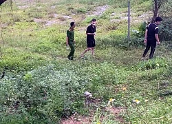 Khám nghiệm hiện trường vụ thi thể nam giới treo trên cây ở Hà Nội