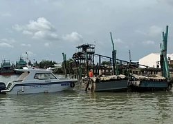 Lợi dụng đêm tối, 9 tàu cát "rút ruột" sông Tiền