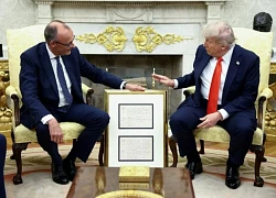 Món quà đặc biệt Thủ tướng Đức đích thân tặng Tổng thống Trump