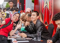 Mỹ nam top 1 visual Vbiz bất ngờ cạo đầu, ngoại hình gây sốc giữa sự kiện