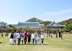 Người dân Hàn Quốc và du khách đổ xô đến Cheong Wa Dae