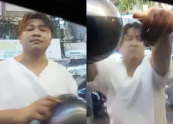 Người đàn ông chở 2 trẻ em, chặn đầu xe taxi đập phá