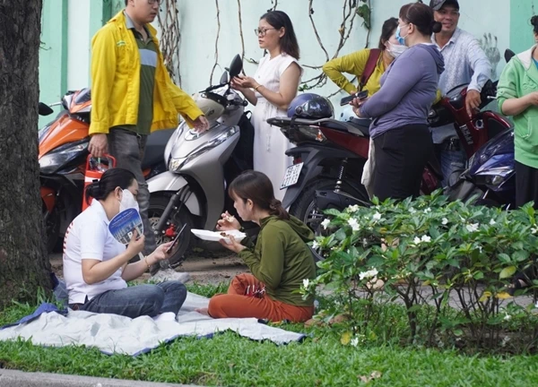 Những khoảnh khắc xúc động tại kỳ thi tuyển sinh lớp 10