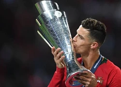 Ronaldo khóc nức nở khi vô địch ở tuổi 40: Huyền thoại vừa viết xong chương sử vĩ đại nhất đời mình!