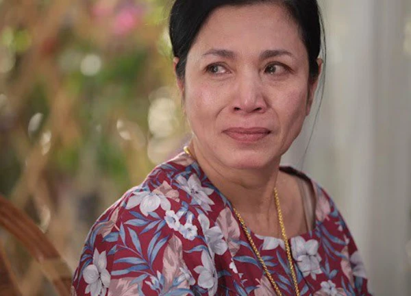 Tôi giả vờ ngủ để nghe lén con dâu nói chuyện điện thoại rồi bật khóc vì một câu nói duy nhất của nó