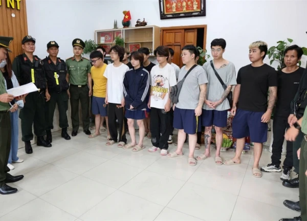 Trục xuất và trao trả 15 người Trung Quốc nhập cảnh trái phép vào Việt Nam