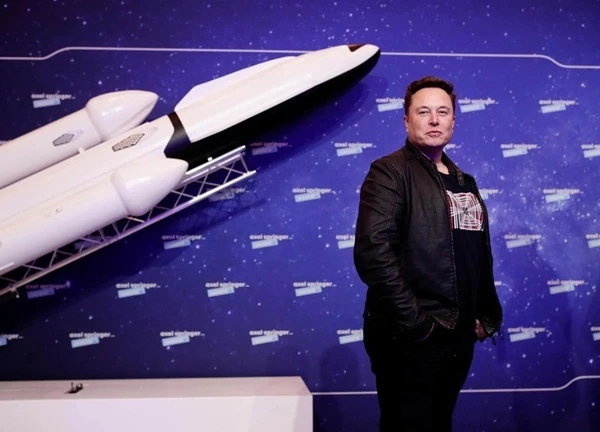 Tỷ phú Musk dọa làm tê liệt chương trình không gian của Mỹ