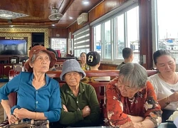 3 bà bạn thân U80 dẫn nhau du lịch khắp nơi, kể kỷ niệm 'tím tái' leo Fansipan